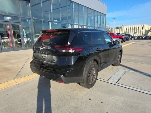 Used 2024 Nissan Rogue S image 5