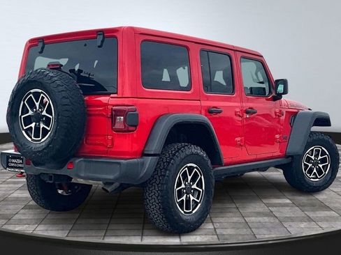 Used 2025 Jeep Wrangler Unlimited Rubicon w/ Convenience Group AWD/4WD image 7
