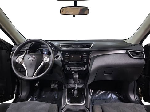 Used 2016 Nissan Rogue SV image 9