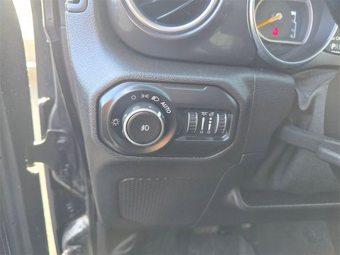Used 2021 Jeep Wrangler Unlimited Sahara image 20