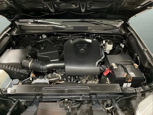 Used 2019 Toyota Tacoma SR5 AWD/4WD image 21