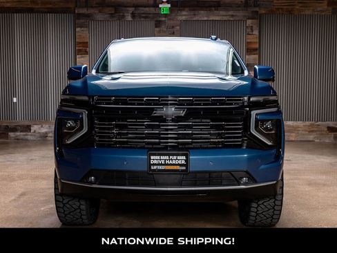 Used 2025 Chevrolet Suburban High Country image 4