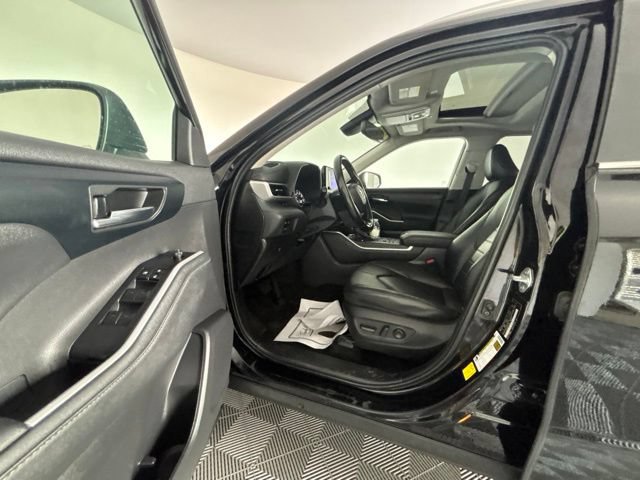 Used 2023 Toyota Highlander XLE AWD/4WD image 20