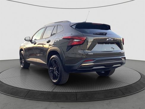 Used 2024 Chevrolet Trax ACTIV image 5