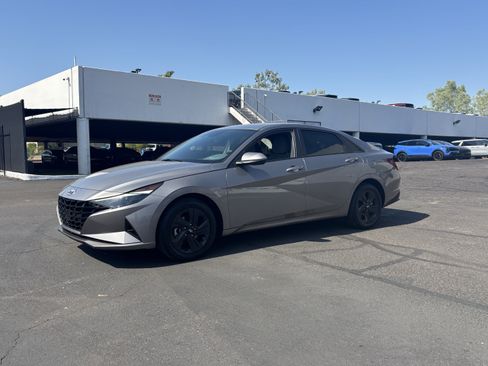 Used 2023 Hyundai Elantra SEL FWD image 6