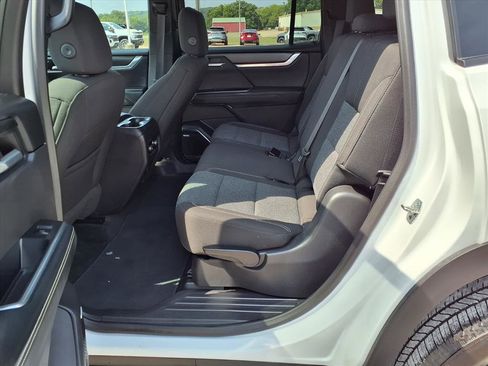 Used 2025 GMC Acadia Elevation image 17