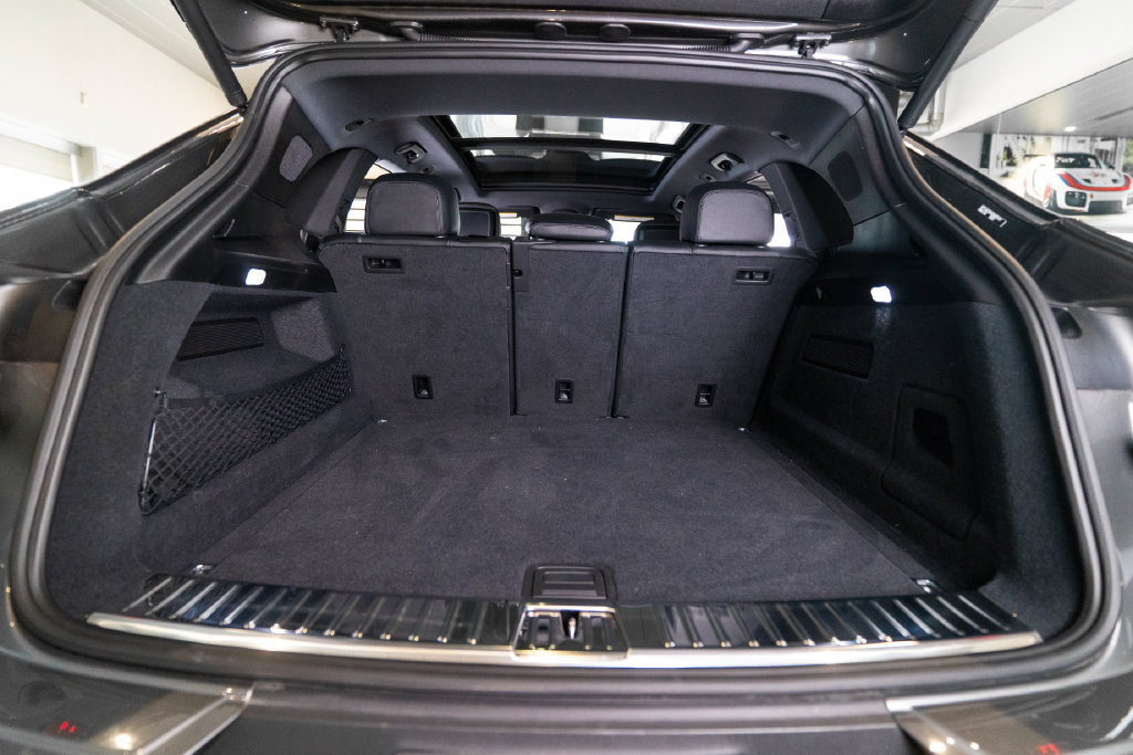 Certified 2025 Porsche Cayenne AWD/4WD image 38