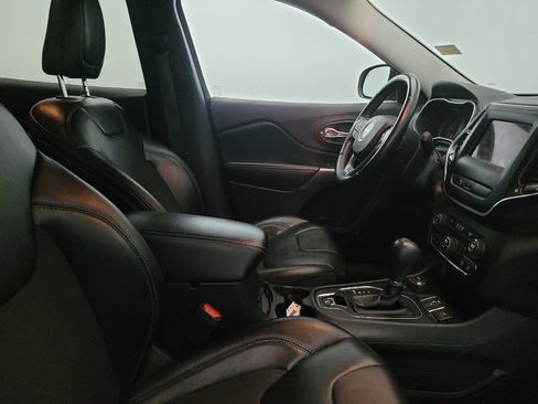 Used 2019 Jeep Cherokee Latitude Plus w/ Comfort/Convenience Group AWD/4WD image 21