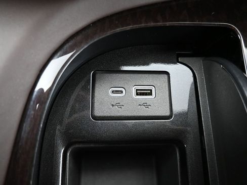 Used 2023 Cadillac Escalade ESV Sport Platinum w/ LPO, ONYX Package image 34