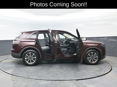 Used 2023 Lincoln Nautilus AWD w/ Premium Package image 29