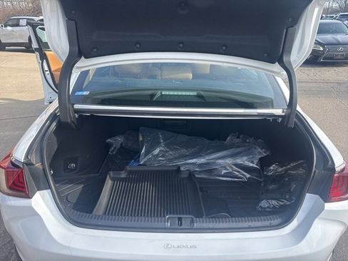 Certified 2025 Lexus ES 300h w/ Premium Package image 37
