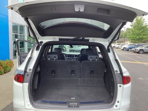 Used 2024 Buick Enclave Premium image 22