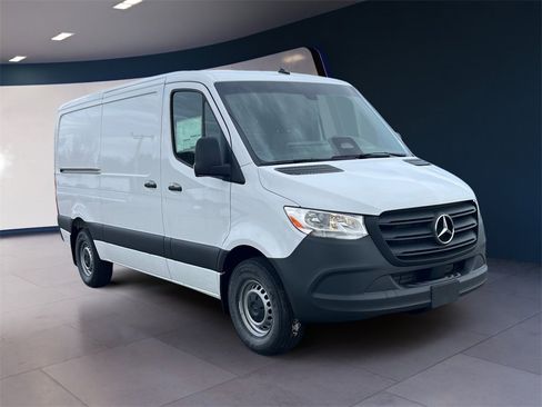 Used 2025 Mercedes-Benz Sprinter 2500 image 4