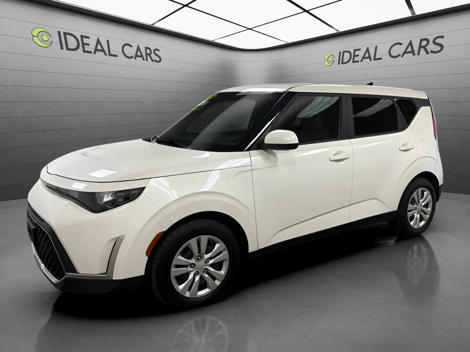 Used 2023 Kia Soul LX FWD image 1