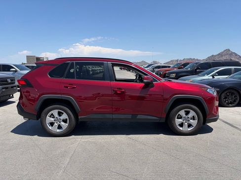 Used 2021 Toyota RAV4 XLE w/ Convenience Package FWD image 3