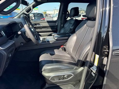 Used 2024 Jeep Wagoneer L Series II w/ Flexible Seating Group AWD/4WD image 19