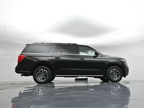 Used 2023 Ford Expedition Max XLT image 8