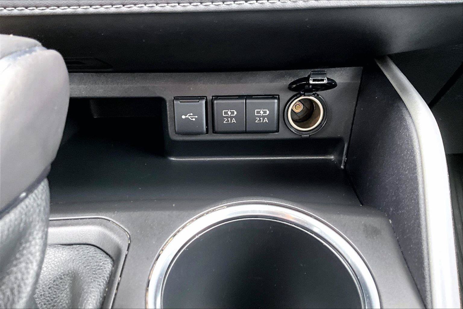Used 2021 Toyota Highlander XLE AWD/4WD image 17