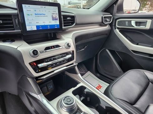 Used 2024 Ford Explorer XLT w/ Equipment Group 202A image 21