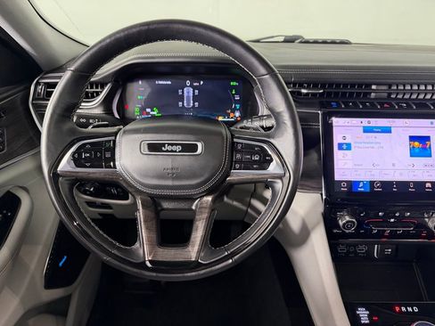 Used 2022 Jeep Grand Cherokee Overland w/ Advanced Protech Group III AWD/4WD image 14