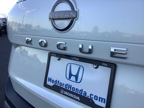 Used 2023 Nissan Rogue SV AWD/4WD image 6