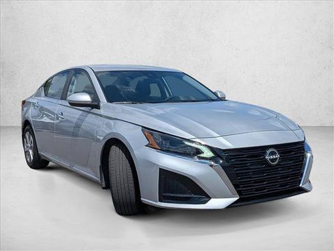 Used 2023 Nissan Altima 2.5 S FWD image 3