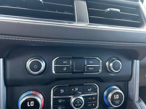 Used 2023 GMC Yukon SLT w/ SLT Premium Package RWD image 32