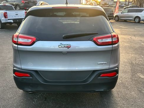 Used 2017 Jeep Cherokee Latitude image 7