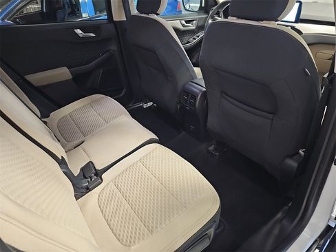 Used 2020 Ford Escape SE image 11