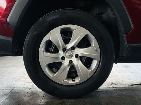 Used 2022 Toyota RAV4 LE AWD/4WD image 25