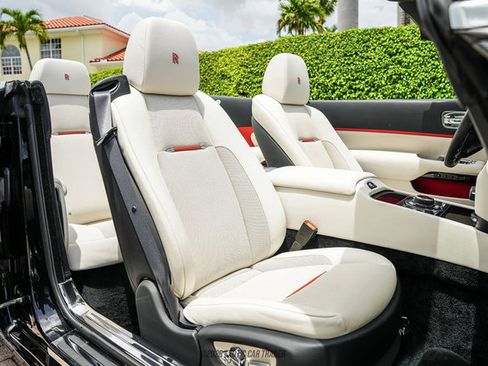 Used 2019 Rolls-Royce Dawn RWD image 32