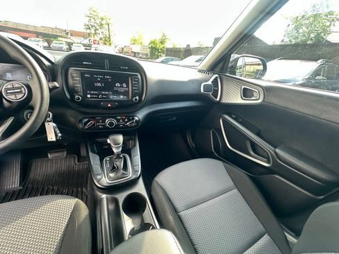 Used 2023 Kia Soul LX w/ LX Technology Package FWD image 26