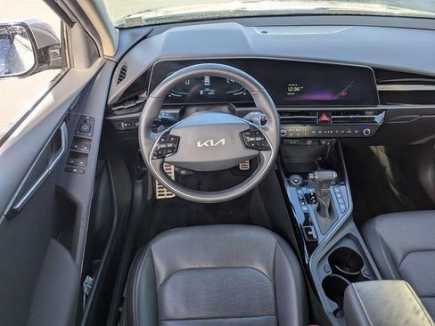 Used 2023 Kia Niro SX Touring image 29