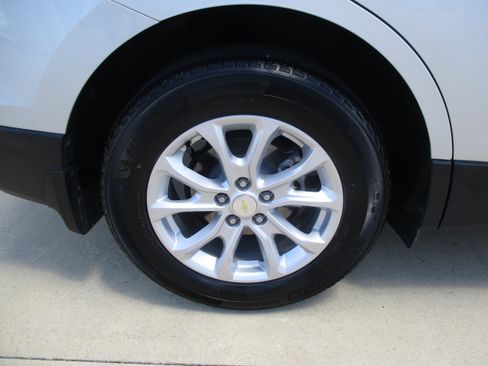 Used 2021 Chevrolet Equinox LT FWD image 10