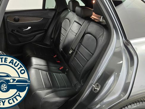 Used 2022 Mercedes-Benz GLC 300 4MATIC image 25