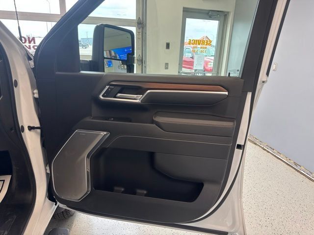 Used 2025 GMC Sierra 3500 Denali AWD/4WD image 46
