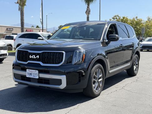 Used 2024 Kia Telluride LX FWD image 4
