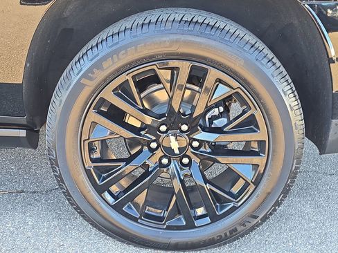 Certified 2024 Chevrolet Suburban High Country w/ Advanced Technology Package image 39