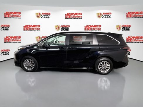 Certified 2024 Toyota Sienna LE FWD image 13
