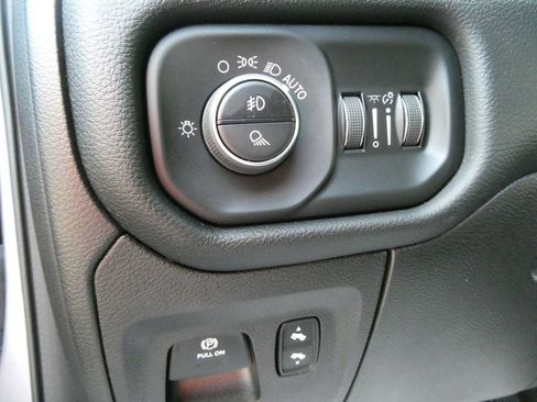 Used 2021 RAM 1500 Laramie w/ Off Road Group AWD/4WD image 25