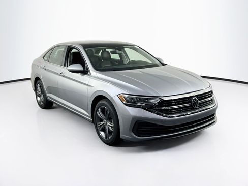 Used 2023 Volkswagen Jetta SE FWD image 3