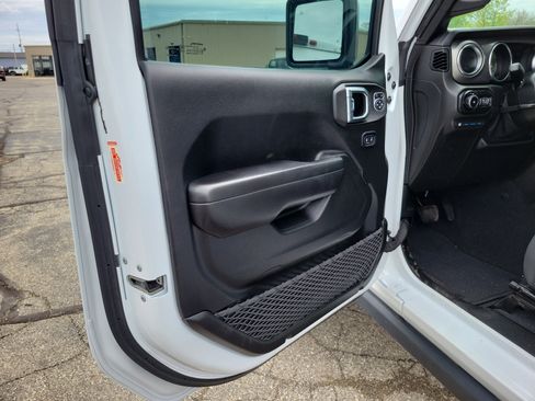 Used 2021 Jeep Wrangler Unlimited Rubicon 4xe w/ Cold Weather Group AWD/4WD image 6