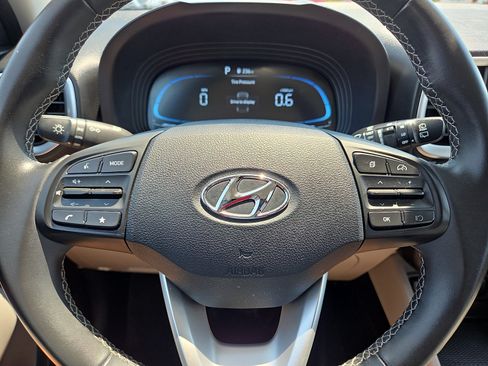 Used 2025 Hyundai Venue SEL FWD image 24