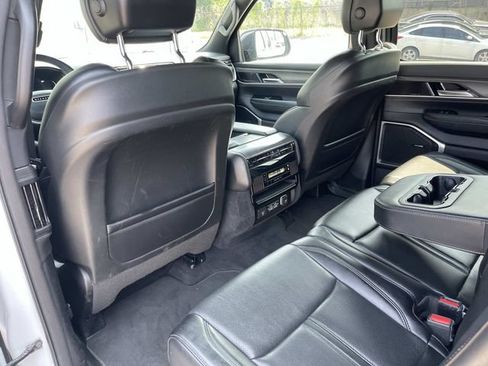 Used 2024 Jeep Wagoneer L Series II RWD image 29