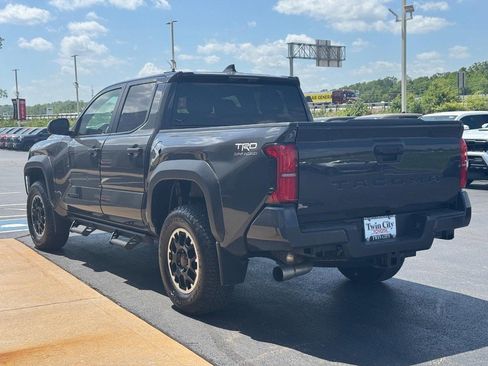 Certified 2024 Toyota Tacoma TRD Off-Road AWD/4WD image 6