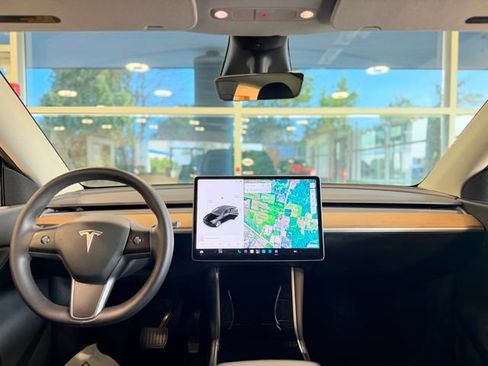 Used 2021 Tesla Model Y Long Range AWD/4WD image 36