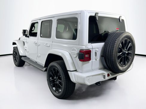Used 2021 Jeep Wrangler Unlimited Sahara AWD/4WD image 7