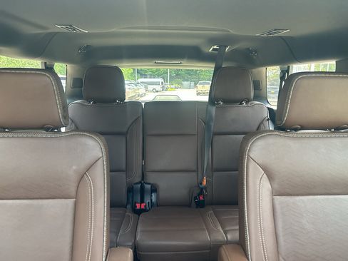 Used 2022 Chevrolet Suburban High Country w/ Premium Package AWD/4WD image 18
