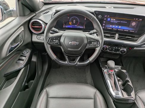 Used 2024 Chevrolet Trax RS w/ Driver Confidence Package FWD image 17