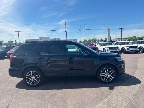 Used 2017 Ford Explorer Sport w/ Equipment Group 401A AWD/4WD image 4